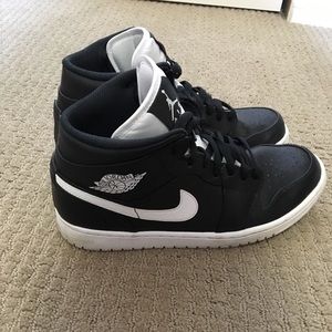 Jordan AJ 1 Mid- Men’s size 9.5